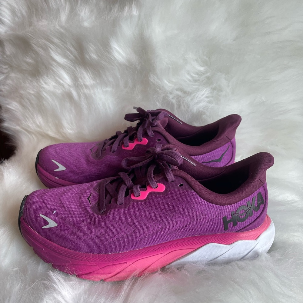 Hoka Arahi sneakers size 6